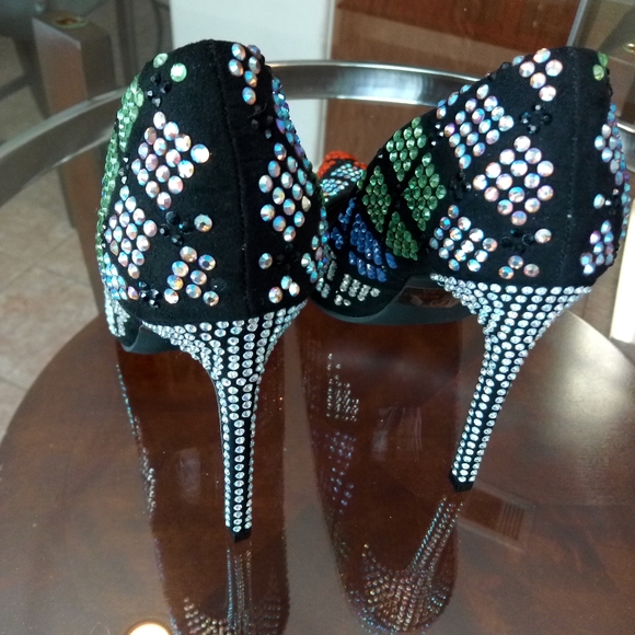SHAYLA-58, BLACK PUMP, WITH BEJEWELED FAUX CRYSTAL - Picture 6 of 8